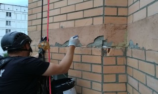 Обследование фасада здания в Устях-Джегуте в октябре
